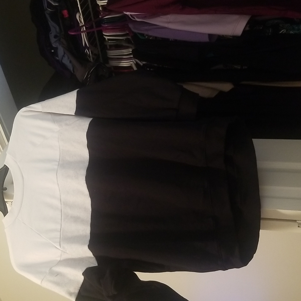 American Eagle White, Gray, and Black Stripe Sweatshirt Size M. "Jegging Style"